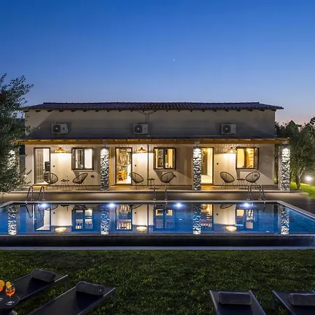Вілла Eightyfour Living With Private Pool