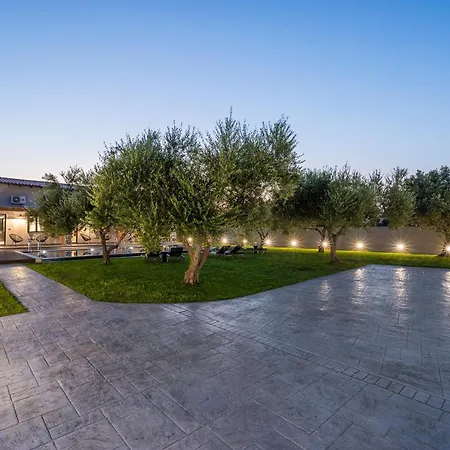 Eightyfour Living With Private Pool Вілла Ханья (Крит)
