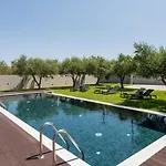 Eightyfour Living With Private Pool *