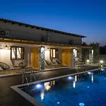 Eightyfour Living With Private Pool וילה
