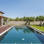 Eightyfour Living With Private Pool חאניה
