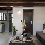 Eightyfour Living With Private Pool *