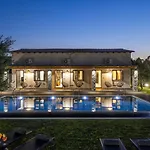 וילה Eightyfour Living With Private Pool