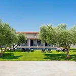 Eightyfour Living With Private Pool *