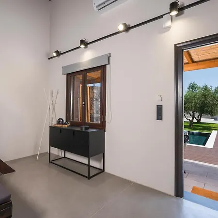 Eightyfour Living With Private Pool Вилла *