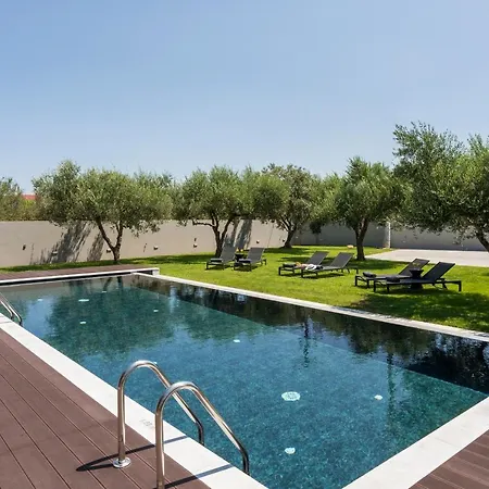 Eightyfour Living With Private Pool *