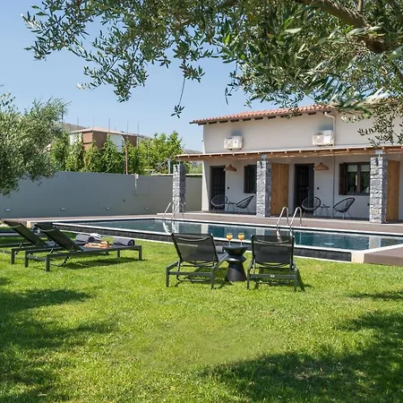 Eightyfour Living With Private Pool *