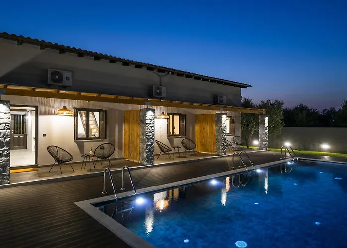 Eightyfour Living With Private Pool Villa