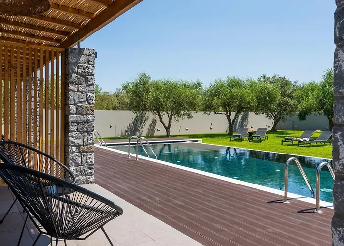 Willa Eightyfour Living With Private Pool