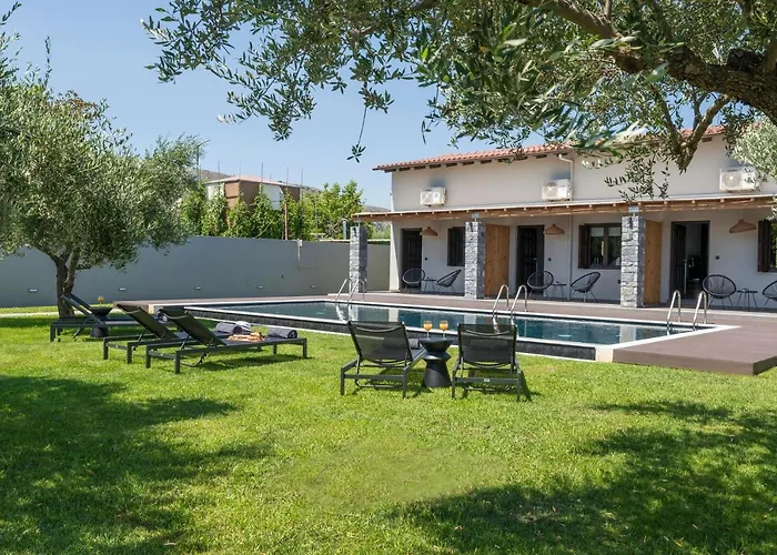 Eightyfour Living With Private Pool *