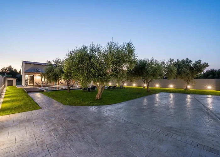 Eightyfour Living With Private Pool Villa Hriszí Aktí Haniá