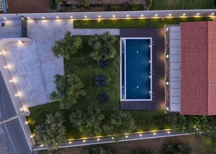 Eightyfour Living With Private Pool Villa Hriszí Aktí Haniá