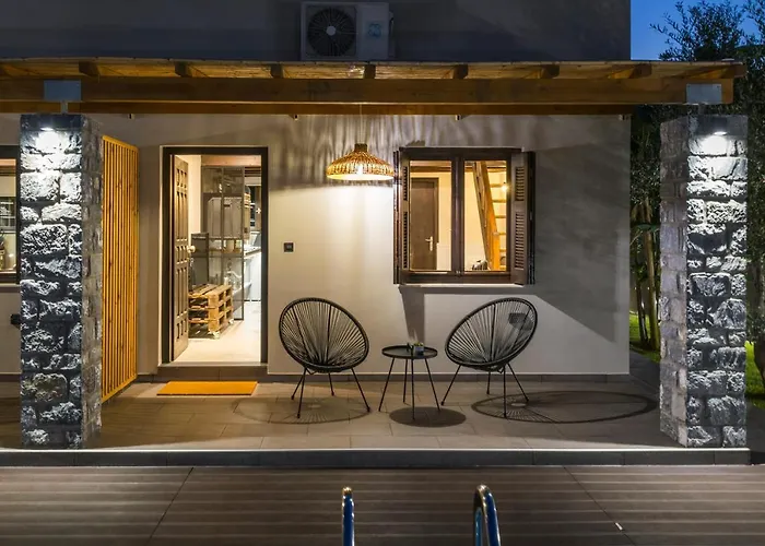 Eightyfour Living With Private Pool